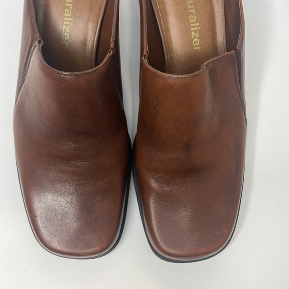 Naturalizer Quaint women’s 7m Brown leather heeled mules. - Picture 9 of 10